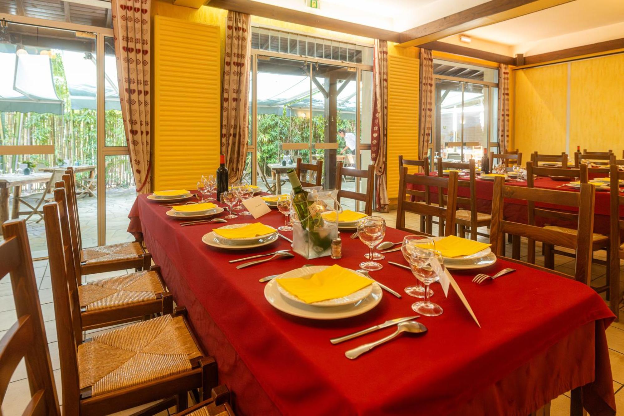 Hotel Restaurant Des Thermes Castera-Verduzan Exterior photo