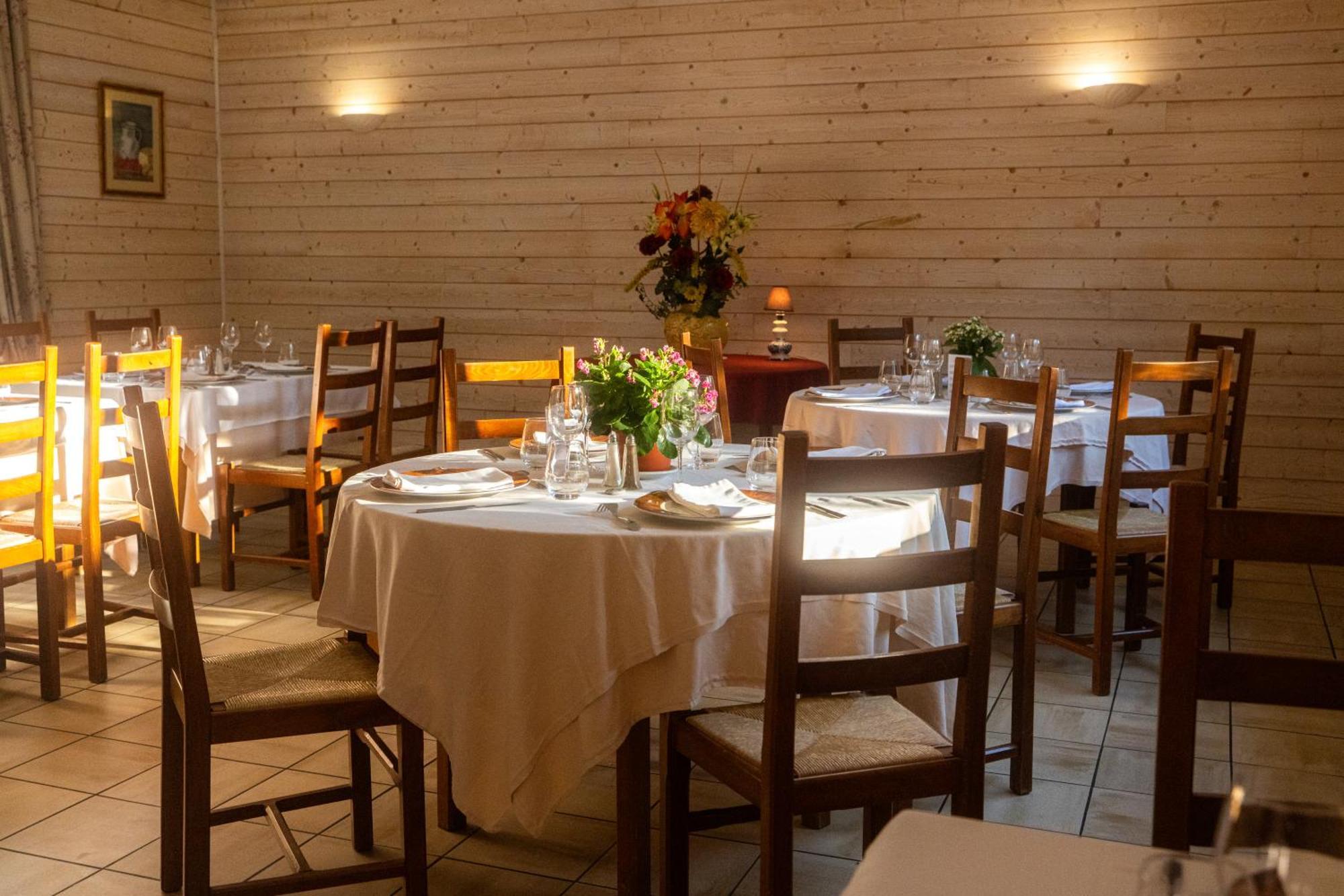 Hotel Restaurant Des Thermes Castera-Verduzan Exterior photo