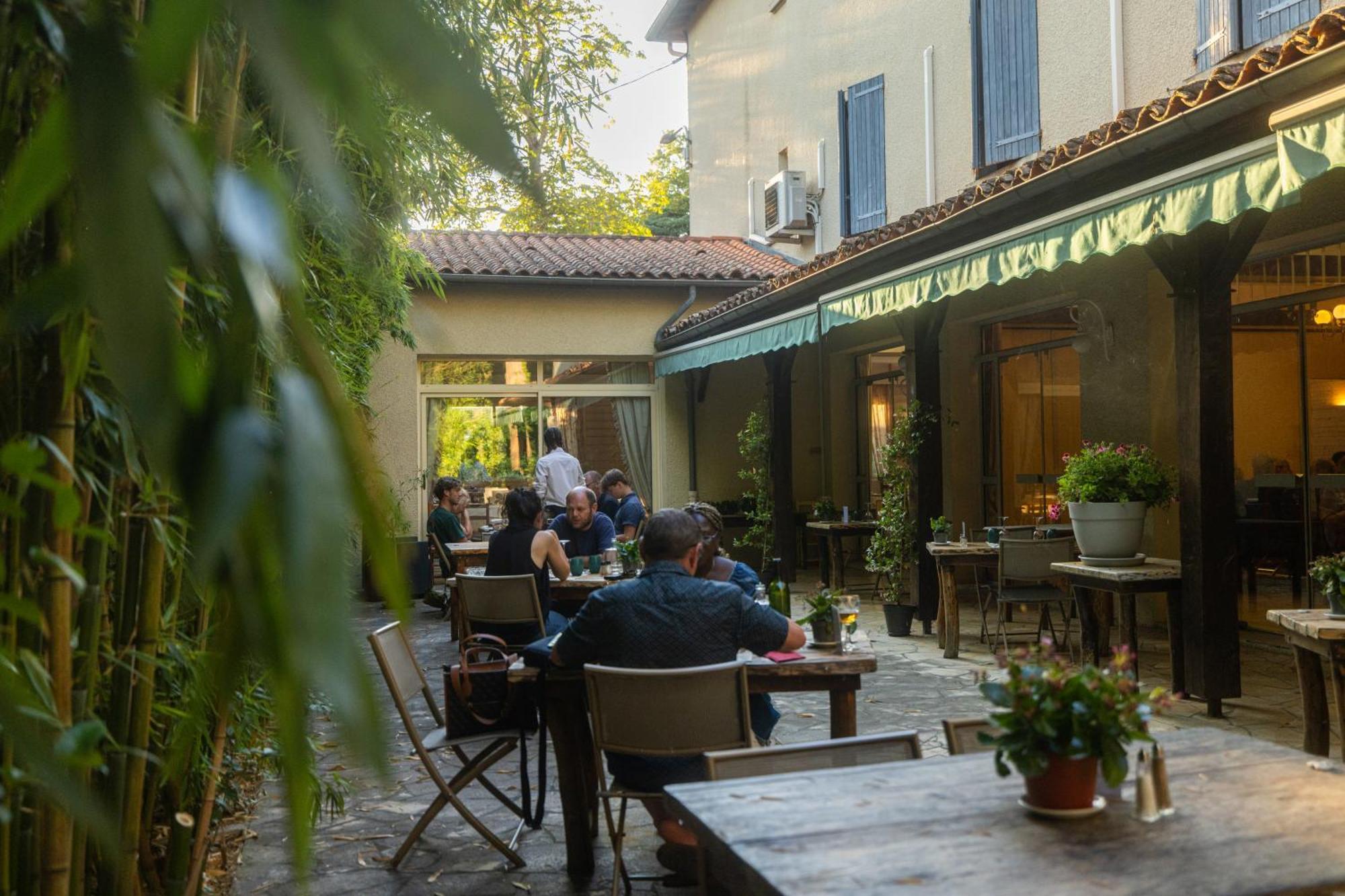 Hotel Restaurant Des Thermes Castera-Verduzan Exterior photo