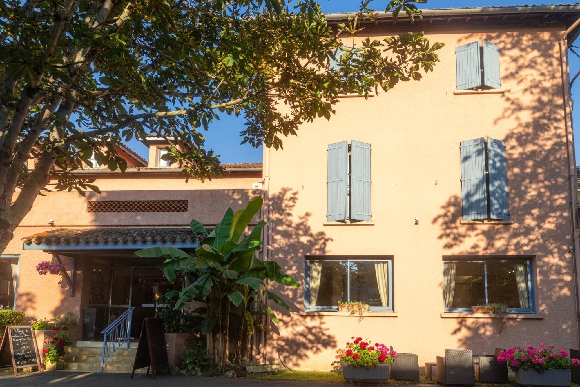 Hotel Restaurant Des Thermes Castera-Verduzan Exterior photo