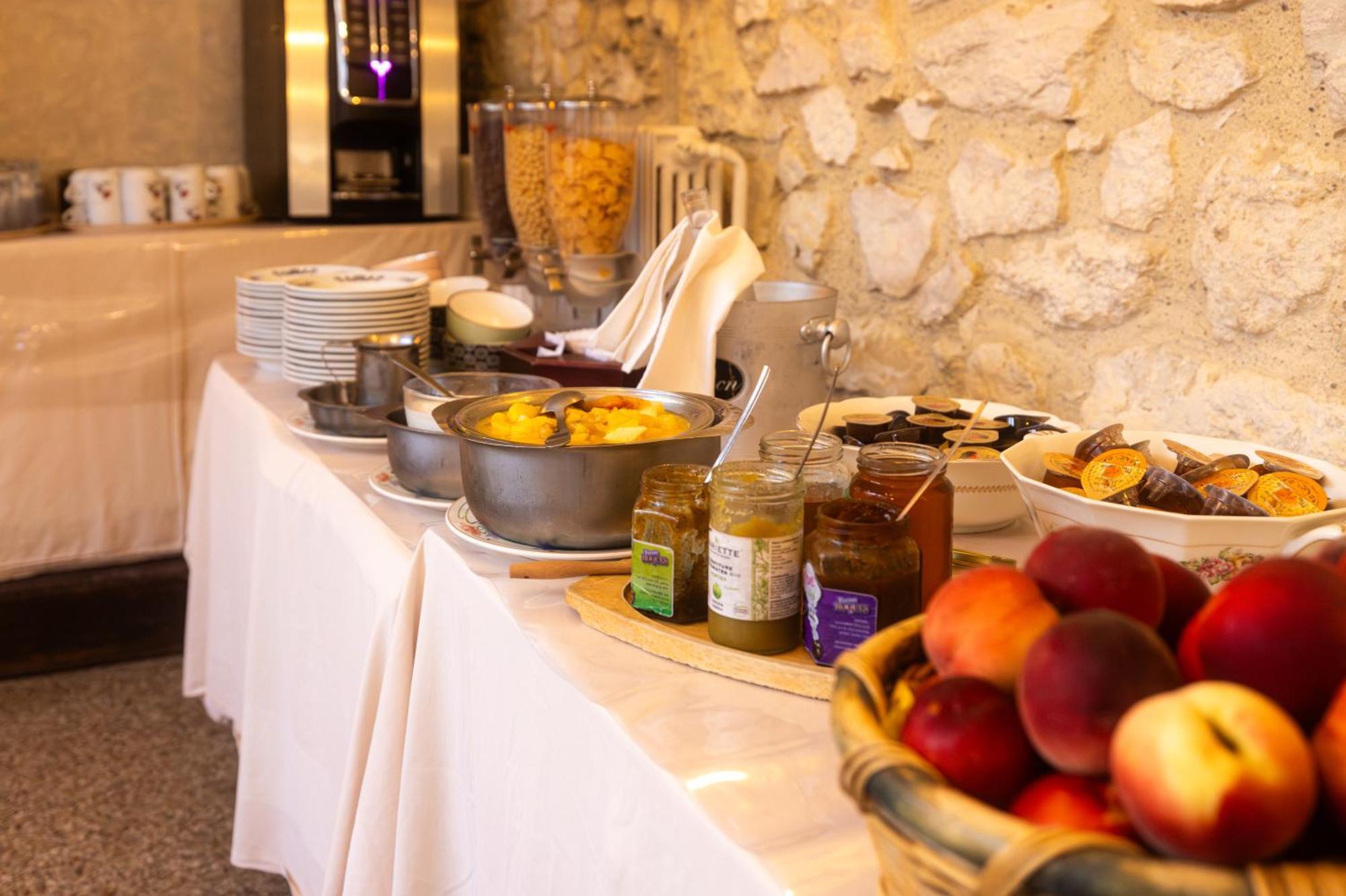 Hotel Restaurant Des Thermes Castera-Verduzan Exterior photo