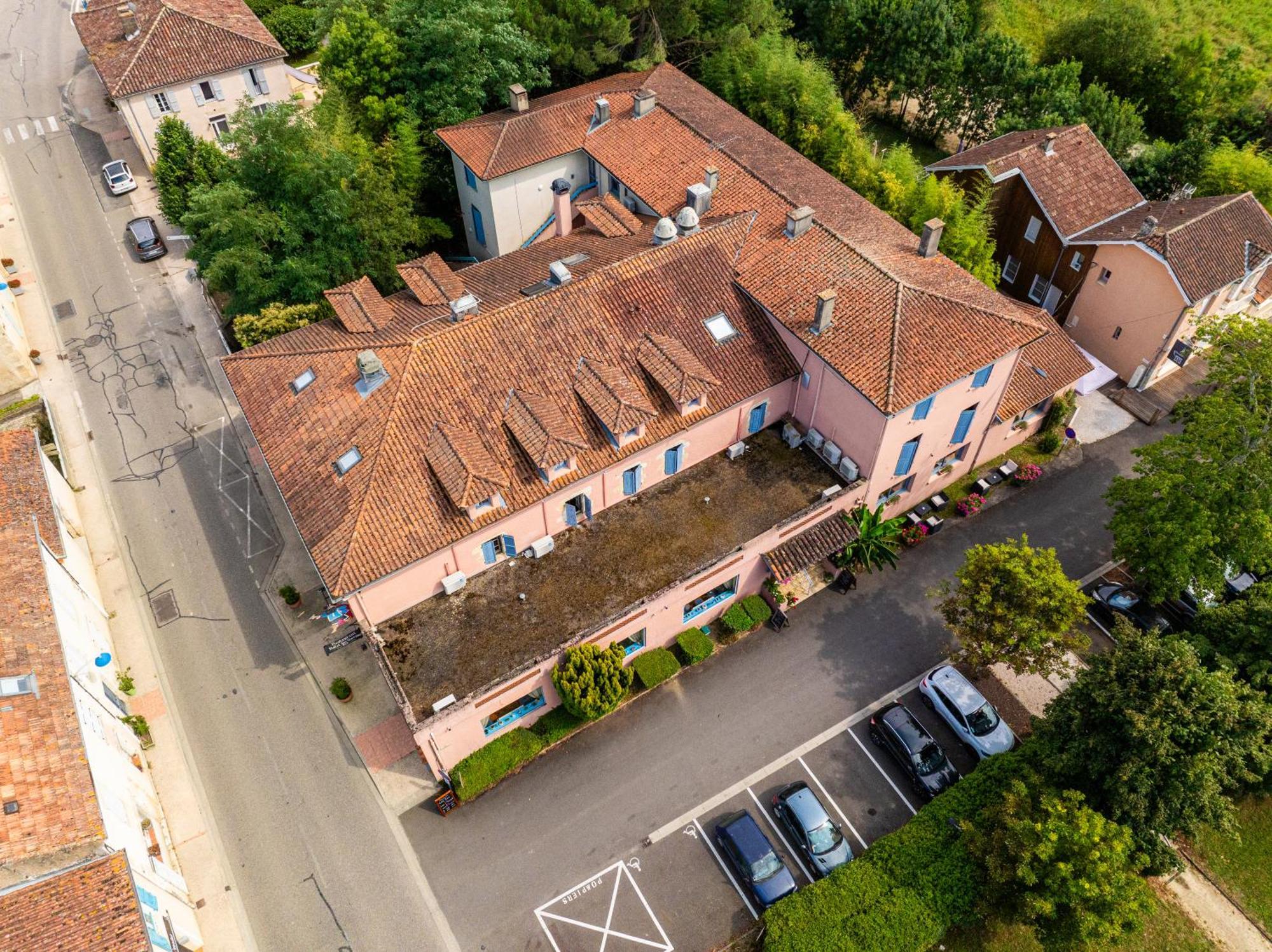 Hotel Restaurant Des Thermes Castera-Verduzan Exterior photo