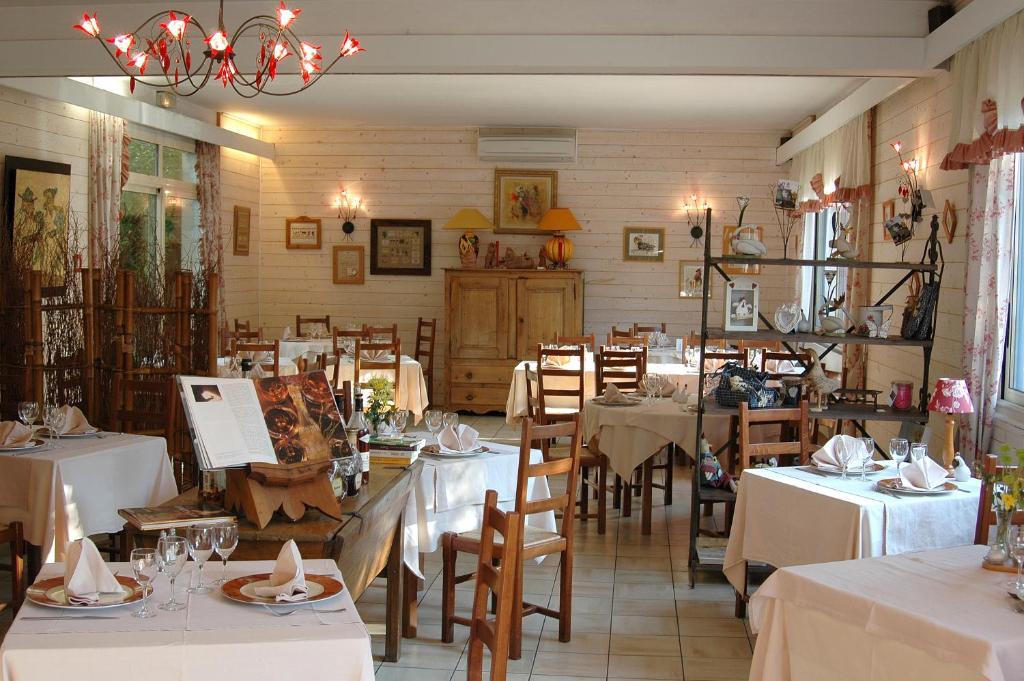 Hotel Restaurant Des Thermes Castera-Verduzan Exterior photo